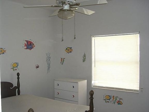 4th image of 49 Burbank Dr