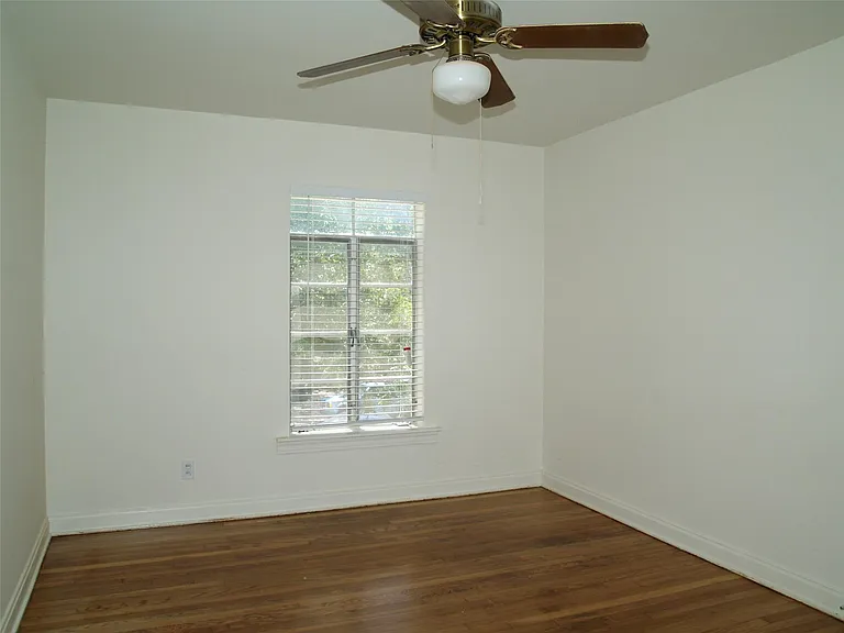 3206 Tom Green St #G — Photo 5