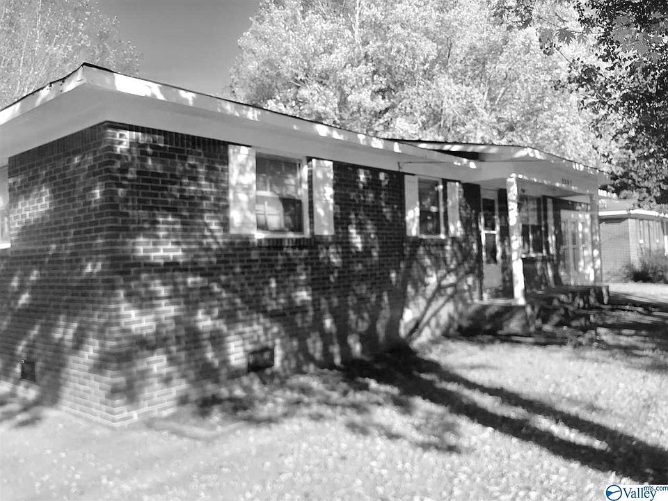 2nd image of 2307 Clearview Pl SW