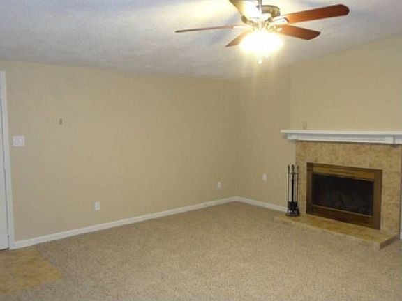 Living Room W/Fireplace