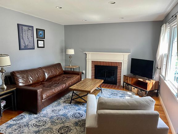 2nd image of 8408 Crossley Pl
