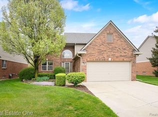 13565 Windridge Ct, Sterling Heights, MI 48313
