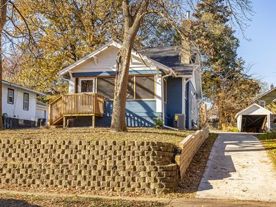 676 34th St, Des Moines, IA, 50312