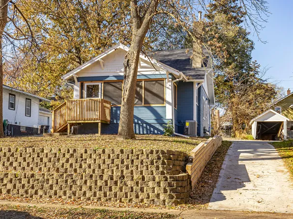 676 34th St, Des Moines, IA 50312