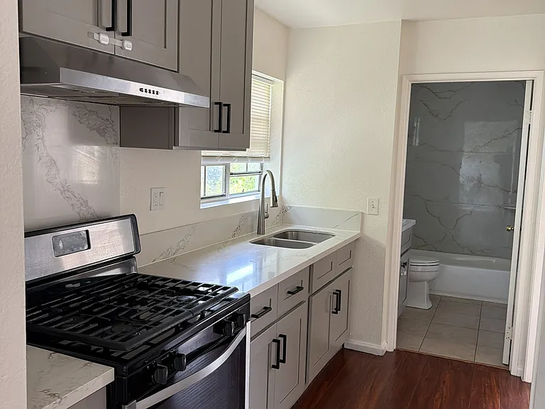 2309 N Naomi St #F — Photo 6