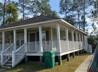 907 Dicks St, Waveland, MS 39576