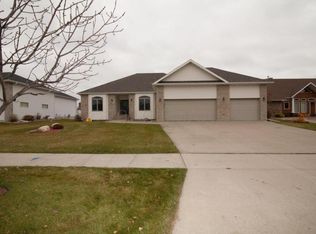 2916 32nd St S, Fargo, ND 58103
