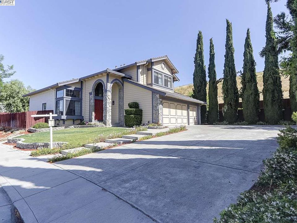 2nd image of 739 Sunrise Dr