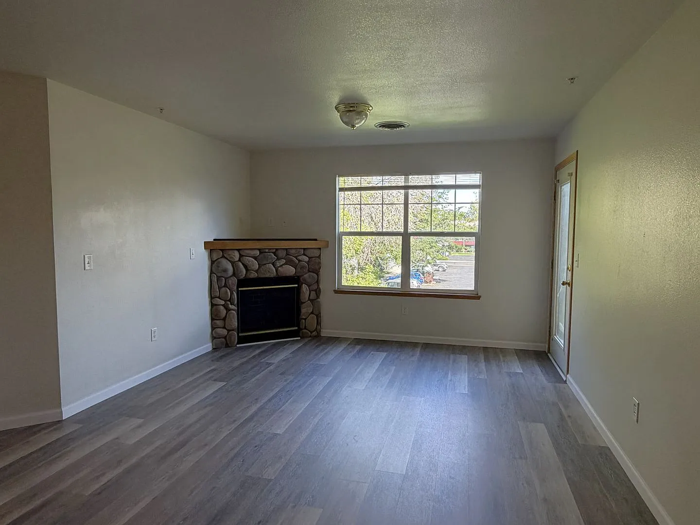 Fresh Updates + $500 Off First Month Prime CSU Location! — Photo 2