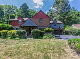 241 Oakridge Dr, Rochester, NY 14617