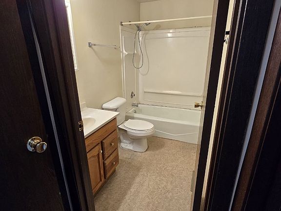 5th image of 1016 Manchester Ct #1B