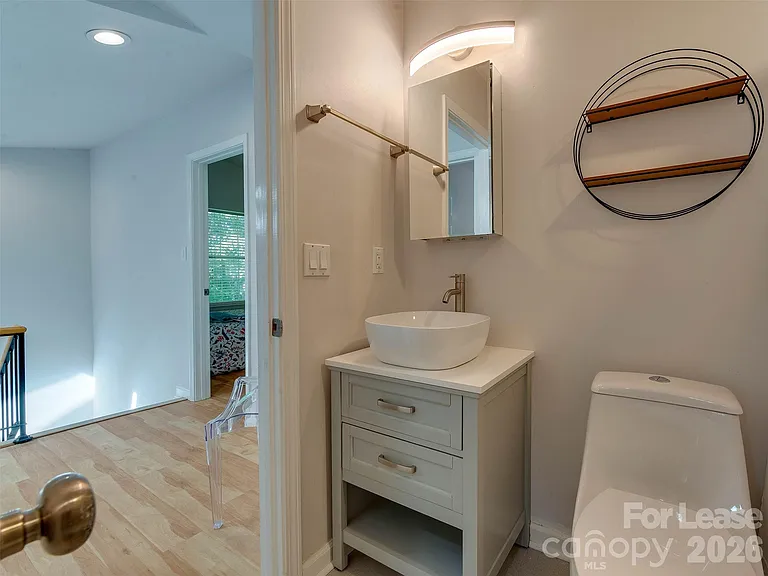 9006 Saint Thomas Ln — Photo 26