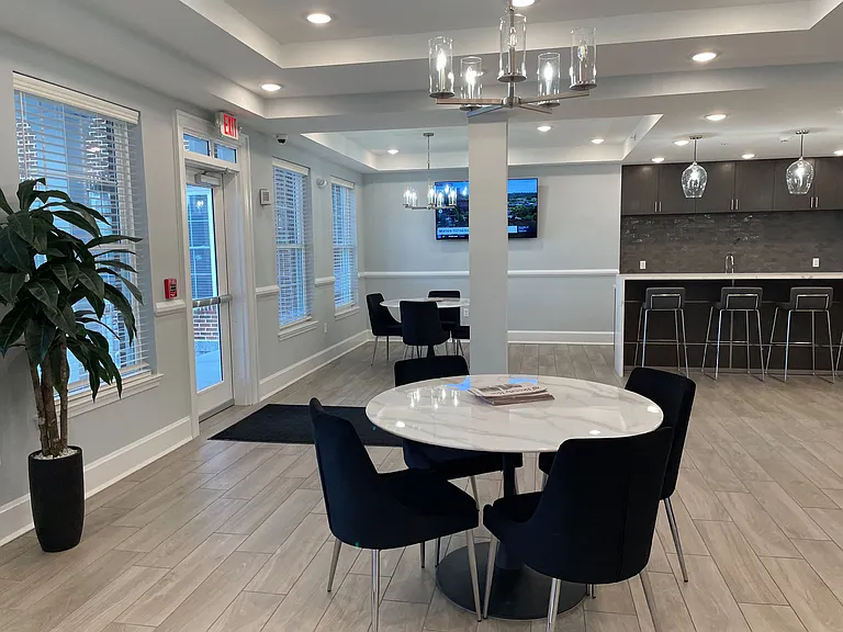 Pearl Pointe Apartments — Photo 7