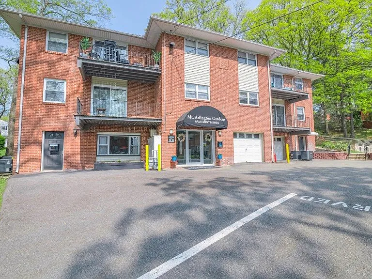 Mt. Arlington Gardens Apartment Homes — Photo 23