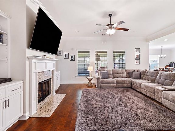 4th image of 42361 Hamilton Ln