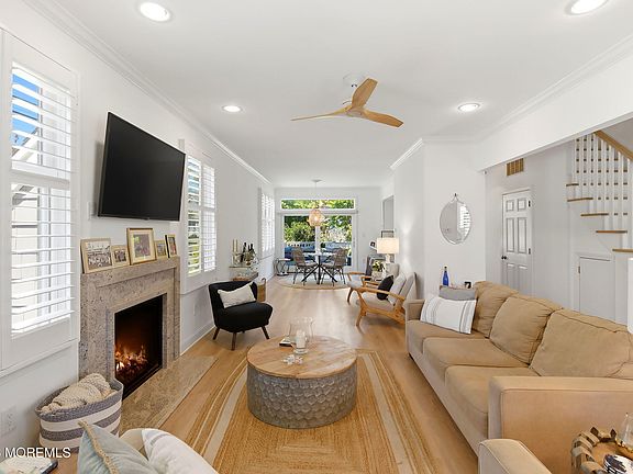 5th image of 384 Pine Avenue