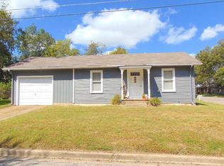 121 E 15th St, Shiner, TX 77984