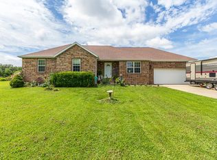 22661 Pioneer Dr, Lebanon, MO 65536