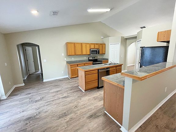 4th image of 1564 Kohlenberg Ave