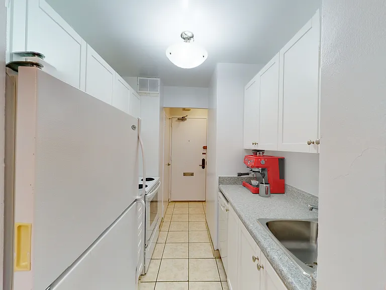 88 Redpath Avenue — Photo 9