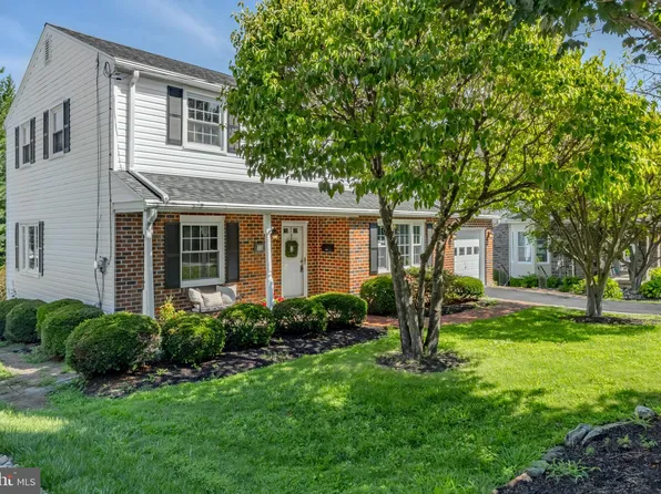 30 Llandillo Rd, Havertown, PA 19083