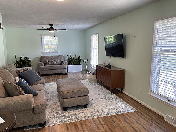 5th image of 230 Hawthorne Dr
