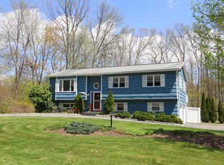 14 Walker Dr, Yorktown Heights, NY 10598