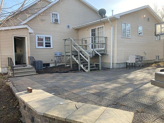 2nd image of 2270 Holdrege St #A