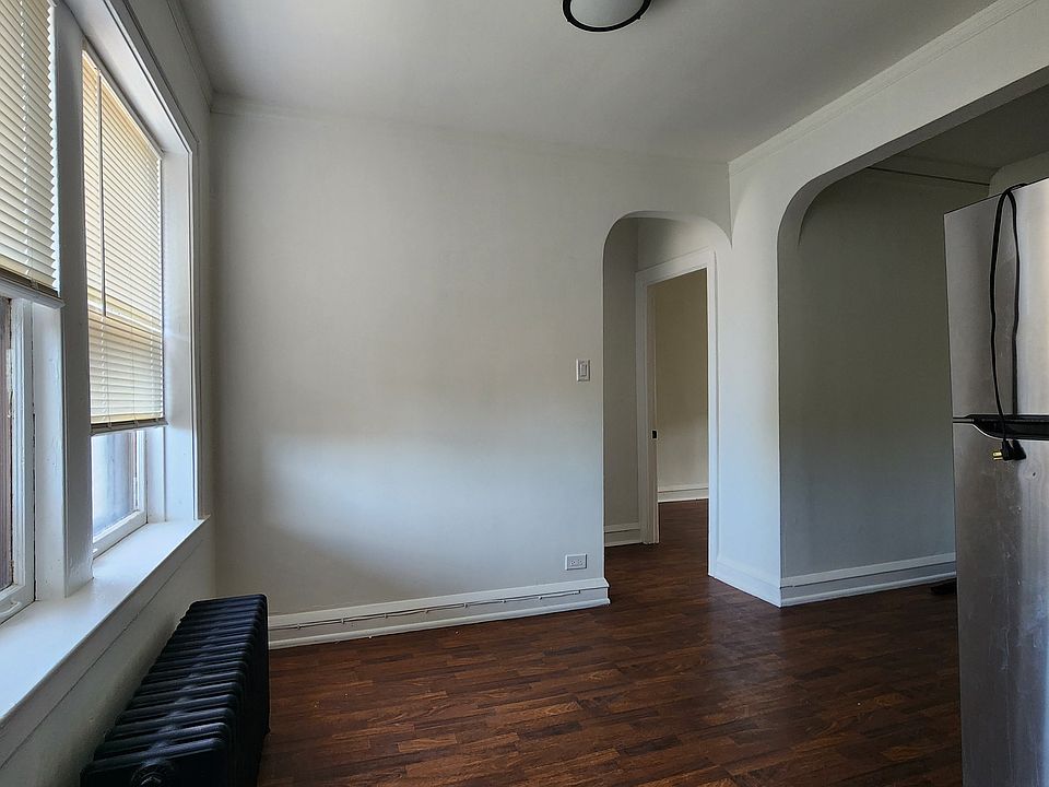 Kitchen/Dining area
14'7" x 9'5"