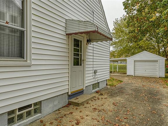 3rd image of 1843 Evergreen Ave