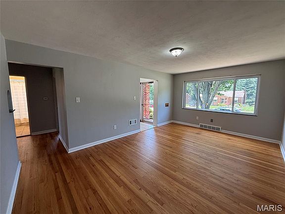 5th image of 310 Lindenwood Blvd