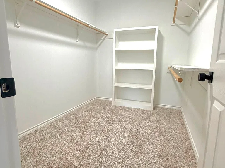 115 Stonewood Pl — Photo 5