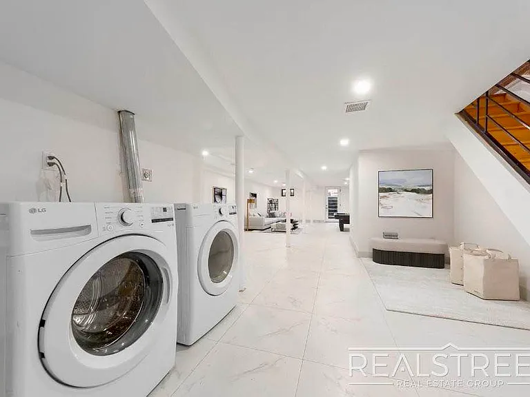 310 Linden St #1 — Photo 8