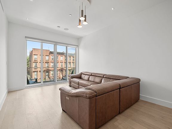 3rd image of 682 Willoughby Ave #3F