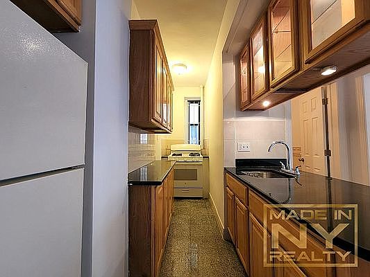 2nd image of 4330 46th St APT 4L