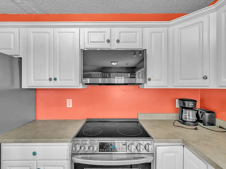 403 Arabian Ln — Photo 18
