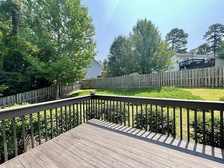 80 Lakeview Dr E — Photo 29