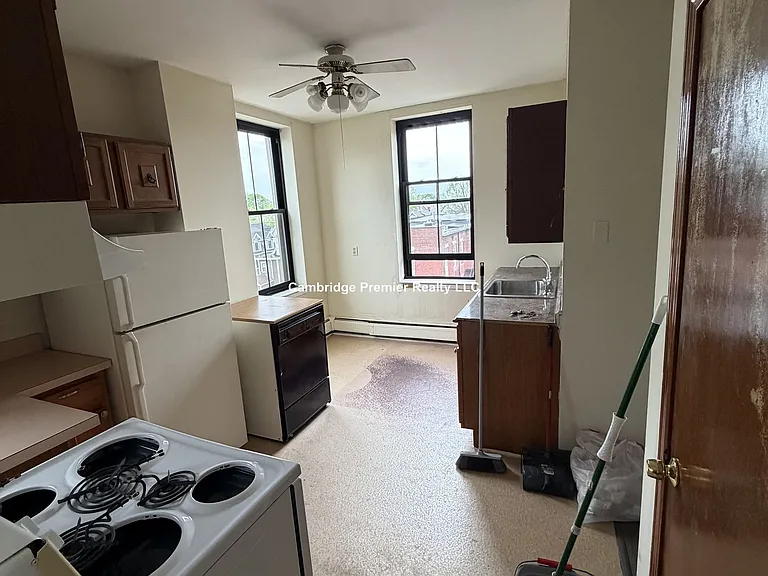 247 Pearl St #301 — Photo 5