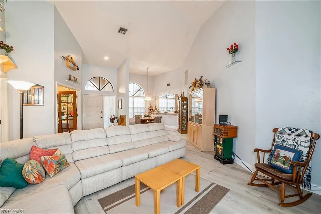 3 bed, $5,950 — Photo 4