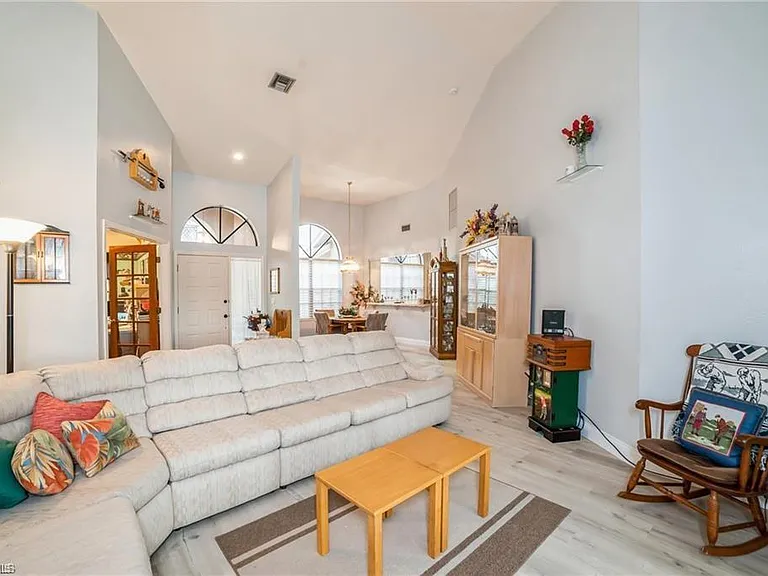 5980 Hidden Oaks Ln — Photo 4