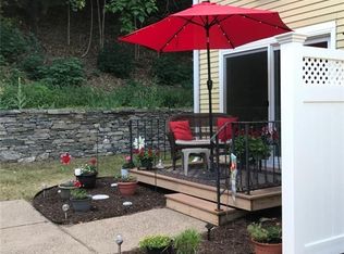 10 Massaco St APT K, Simsbury, CT 06070