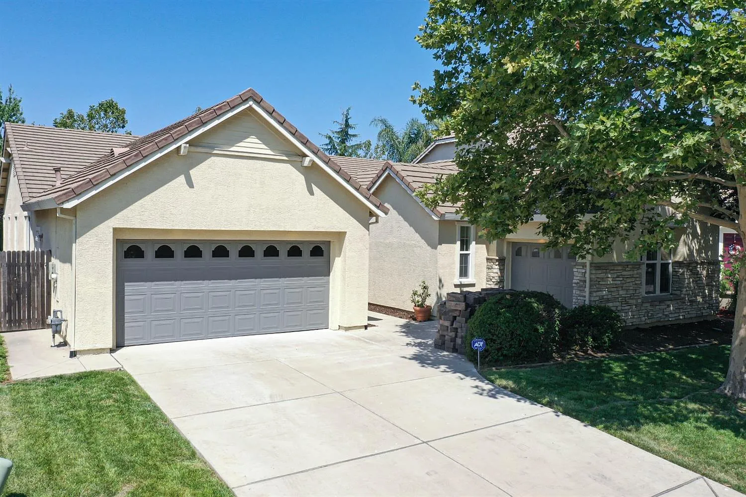 10463 Danichris Way photo 1