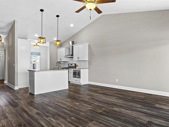 4th image of 2113 Market Street