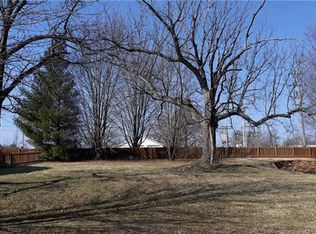 108 S Shoreline Dr, Louisburg, KS 66053