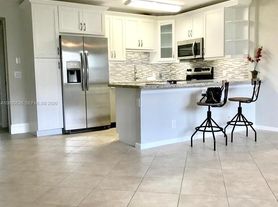 86 Mansfield Dr