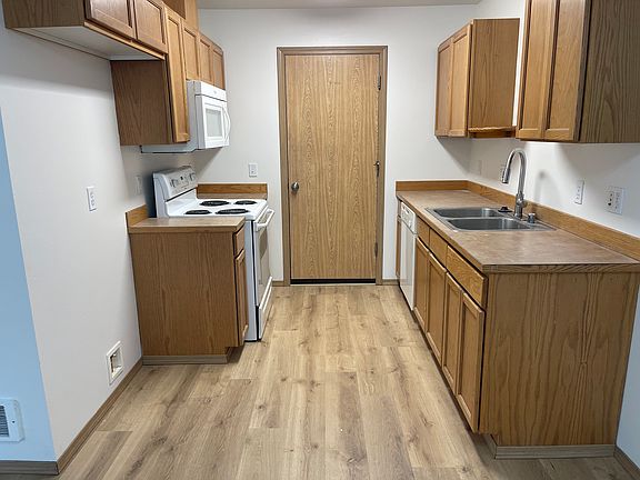 4th image of 1258 Beach Ave #B