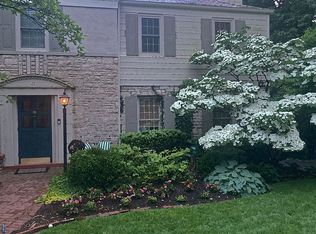 21 Ridgetop Dr, Saint Louis, MO 63117