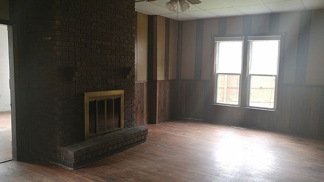 2nd image of 408 Lawrence Ave