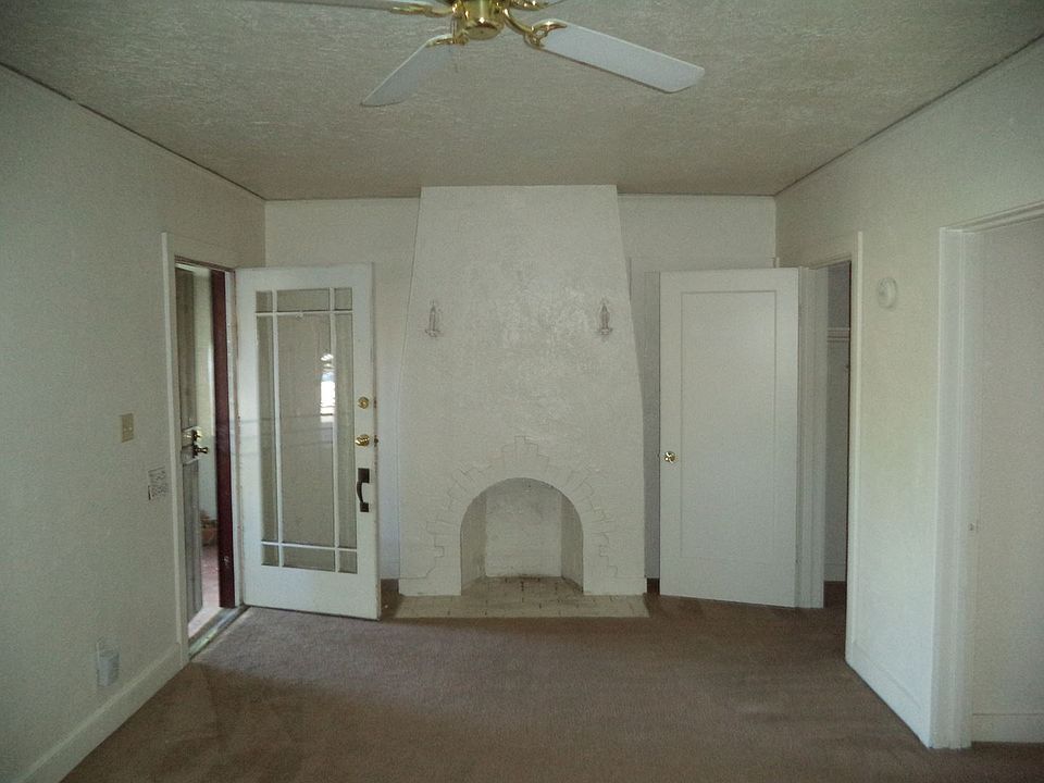 2nd image of 2739 Freeport Blvd