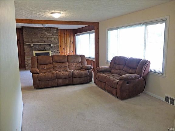 4th image of 3948 Gardenview Dr